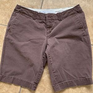 Old Navy women’s brown chino 9” shorts, size 6